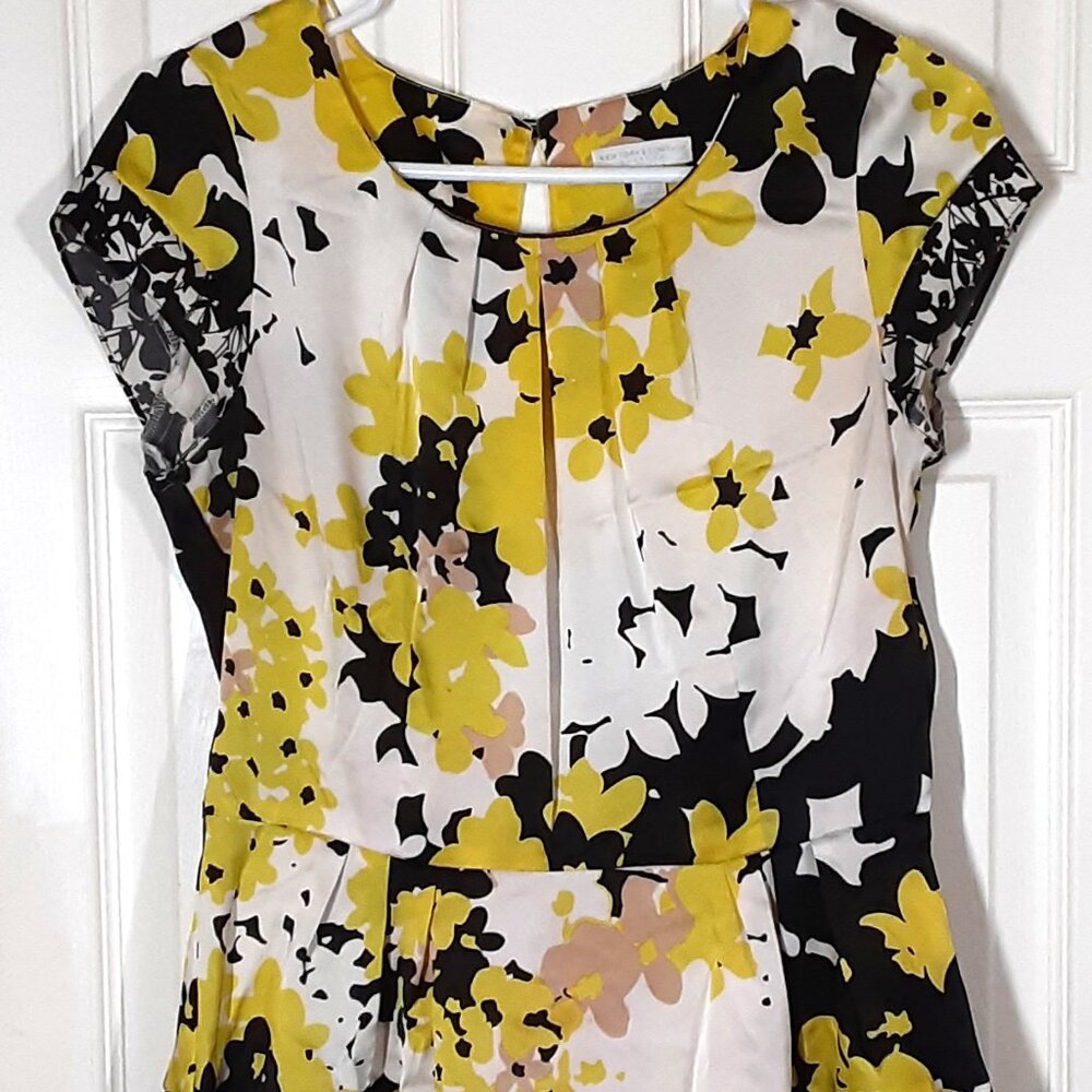NYC Woman's Blouse Size SMALL, Left side Zip, Sleeveless, Machine wash